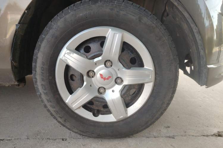 Used Wuling Hongguang 2015 1.2L S Base Model China V Standard Right Front Wheel Hub