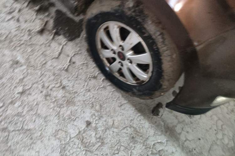 Used Wuling Hongguang 2015 1.2L S Base Model China V Standard Right Front Wheel Hub