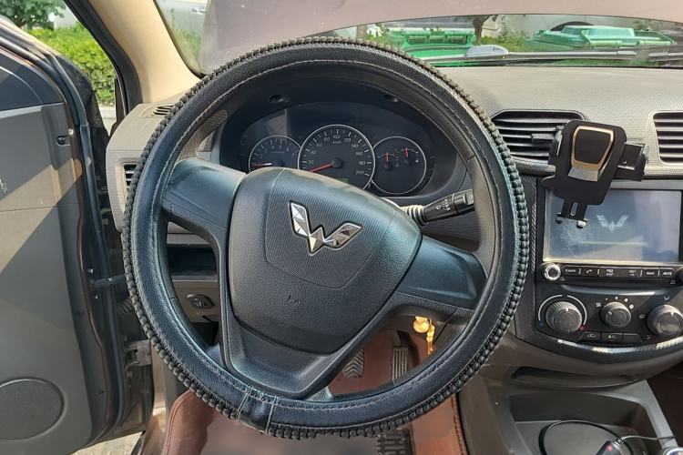 Used Wuling Hongguang 2015 1.2L S Base Model China V Standard Steering Wheel
