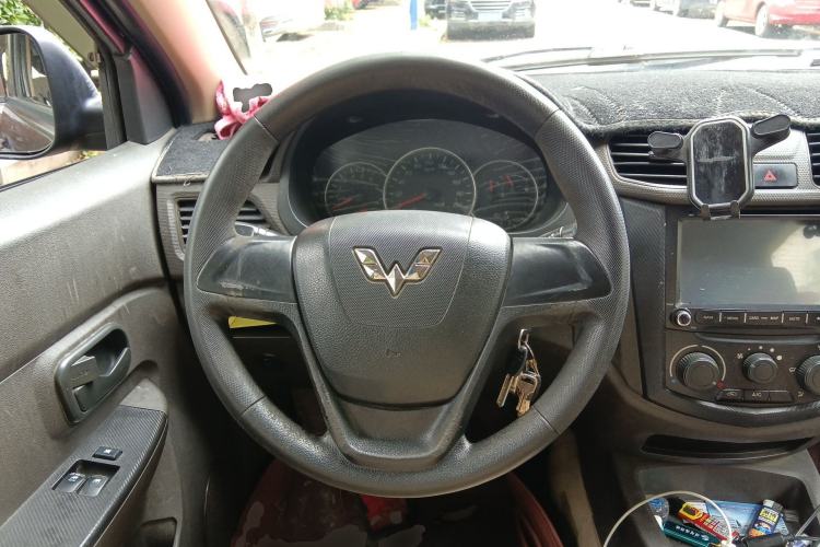 Used Wuling Hongguang 2015 1.2L S Base Model China V Standard Steering Wheel