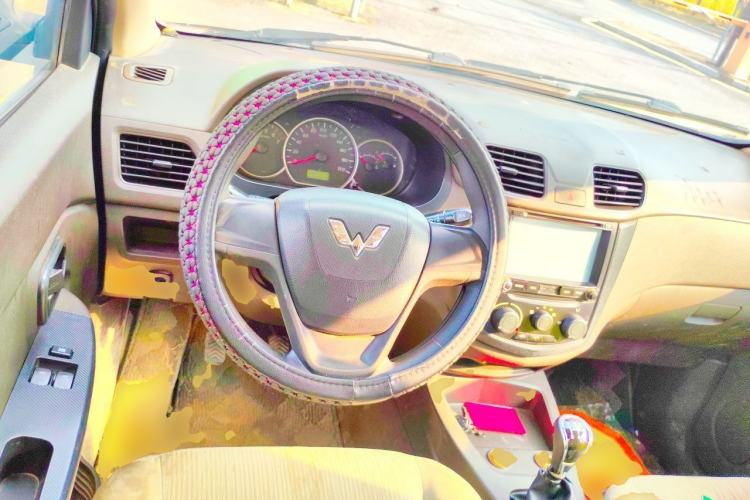 Used Wuling Hongguang 2015 1.5L S Basic Version China V Standard Steering Wheel