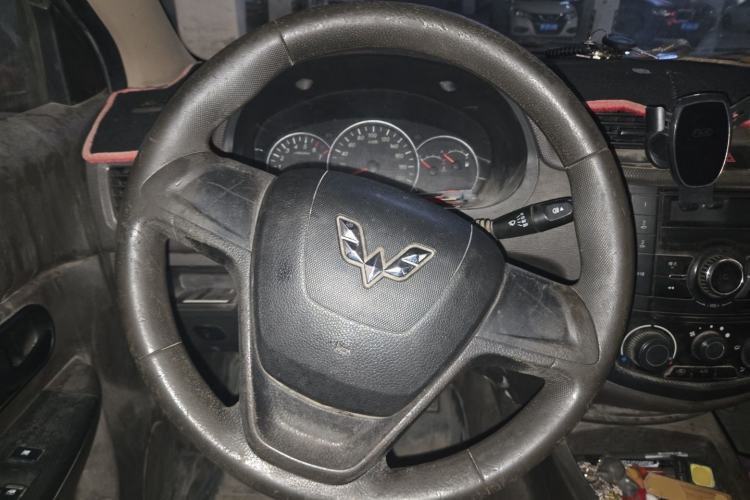 Used Wuling Hongguang 2015 1.5L S Base Model China IV Steering Wheel
