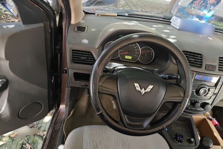 Used Wuling Hongguang 2015 1.2L S Base Model China V Standard Steering Wheel