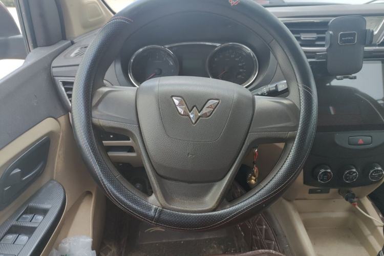 Used Wuling Hongguang 2015 1.5L S1 Standard China V-Emission Standards Steering Wheel
