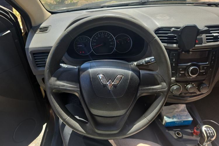 Used Wuling Hongguang 2015 1.2L S Base Model China IV Steering Wheel