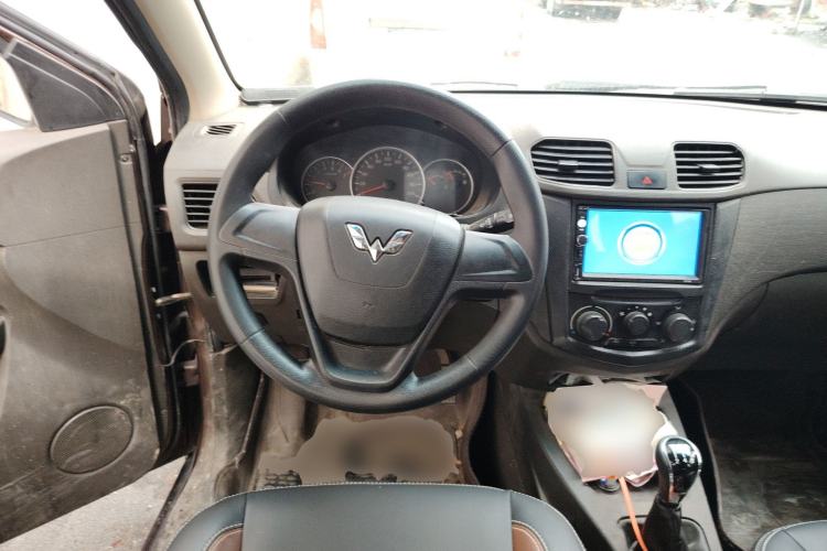 Used Wuling Hongguang 2015 1.5L S Basic Version China V Standard Steering Wheel