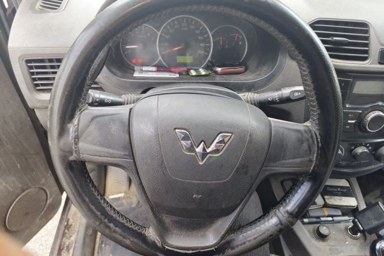 Used Wuling Hongguang 2015 1.5L S Base Model China IV Steering Wheel