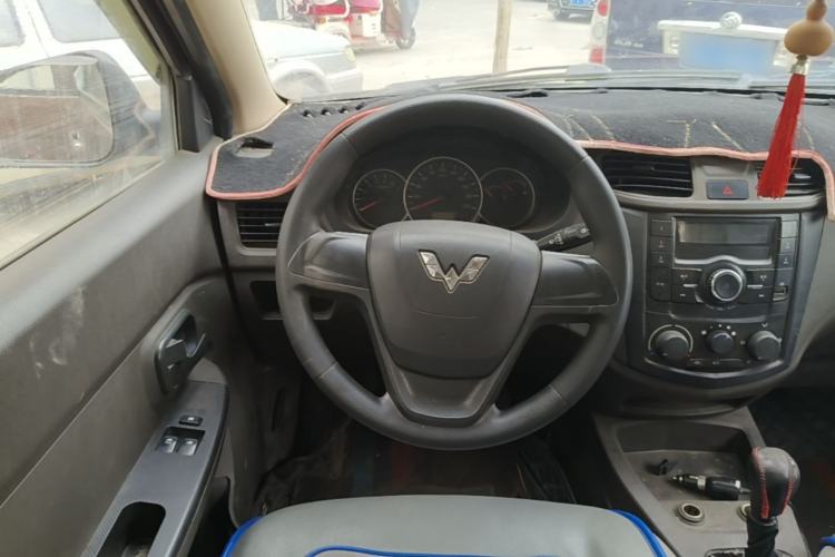 Used Wuling Hongguang 2015 1.5L S Basic Version China V Standard Steering Wheel