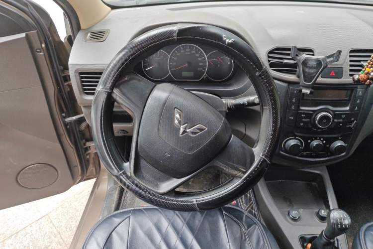 Used Wuling Hongguang 2015 1.2L S Base Model China V Standard Steering Wheel