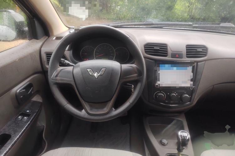 Used Wuling Hongguang 2015 1.5L S Basic Version China V Standard Steering Wheel