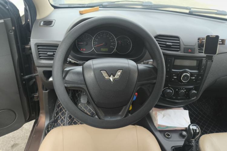Used Wuling Hongguang 2015 1.2L S Base Model China V Standard Steering Wheel