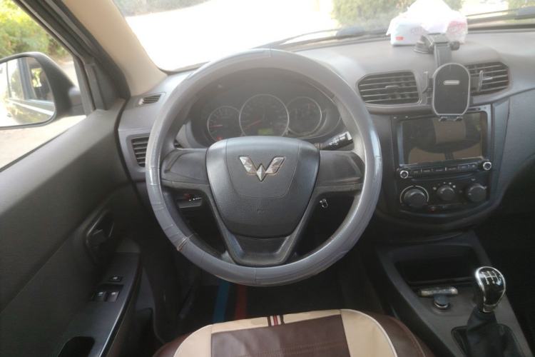Used Wuling Hongguang 2015 1.2L S Base Model China V Standard Steering Wheel