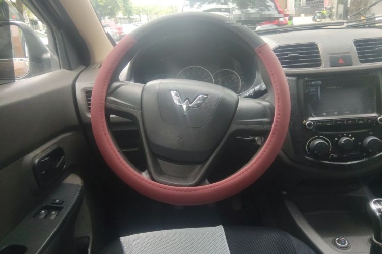Used Wuling Hongguang 2015 1.5L S Basic Version China V Standard Steering Wheel