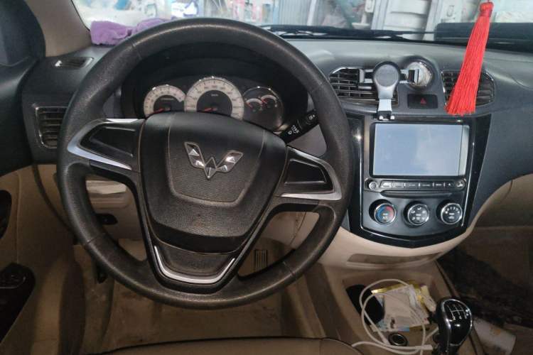 Used Wuling Hongguang 2015 1.2L S Base Model China V Standard Steering Wheel