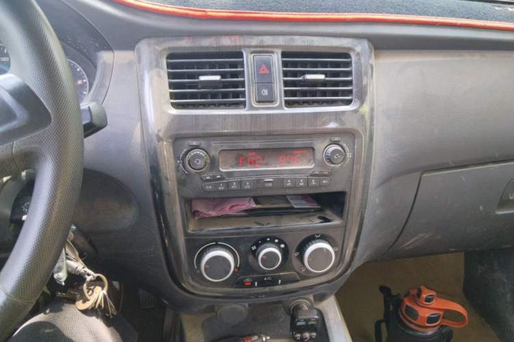 Used Wuling Hongguang 2015 1.5L S Basic Version China V Standard Audio And AC Panel