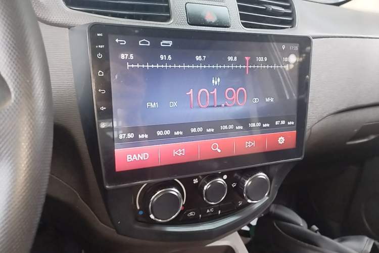 Used Wuling Hongguang 2015 1.5L S Basic Version China V Standard Audio And AC Panel