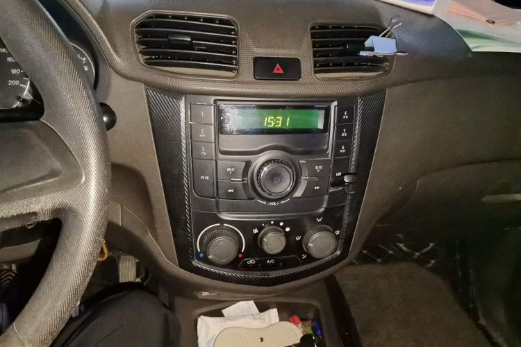 Used Wuling Hongguang 2015 1.5L S Basic Version China V Standard Audio And AC Panel