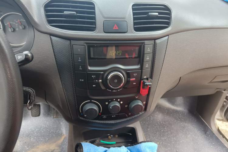 Used Wuling Hongguang 2015 1.2L S Base Model China V Standard Audio And AC Panel