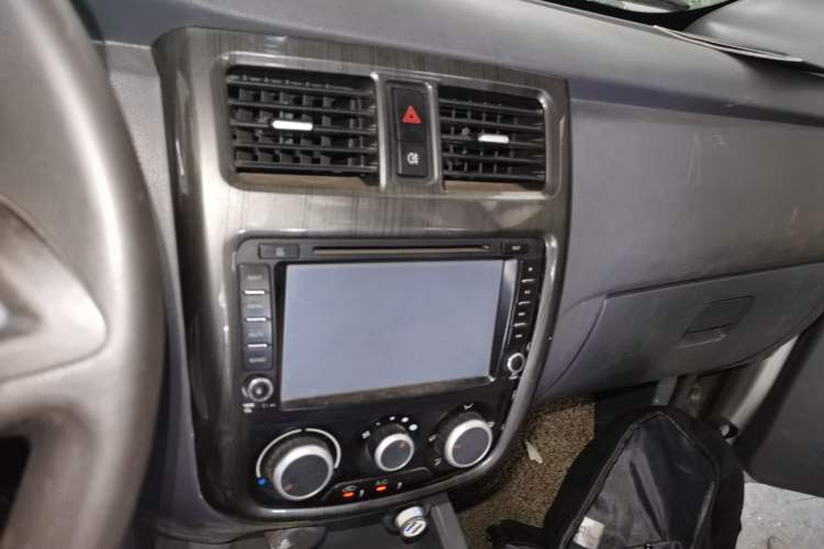 Used Wuling Hongguang 2015 1.5L S Base Model China IV Audio And AC Panel