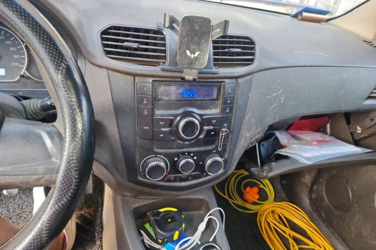 Used Wuling Hongguang 2015 1.5L S Basic Version China V Standard Audio And AC Panel