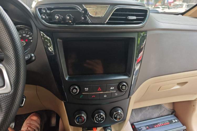 Used Wuling Hongguang 2015 1.5L S1 Luxury National Emission Standard V Audio And AC Panel