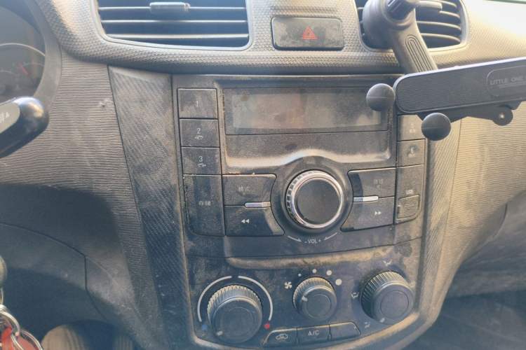 Used Wuling Hongguang 2015 1.5L S Basic Version China V Standard Audio And AC Panel