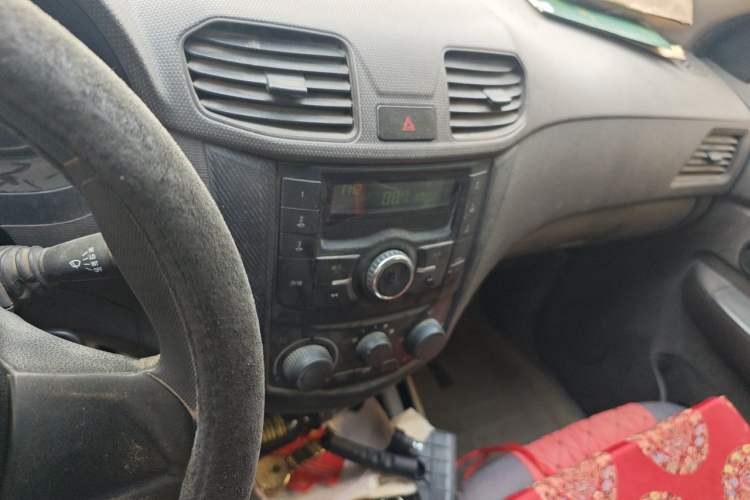 Used Wuling Hongguang 2015 1.5L S Basic Version China V Standard Audio And AC Panel