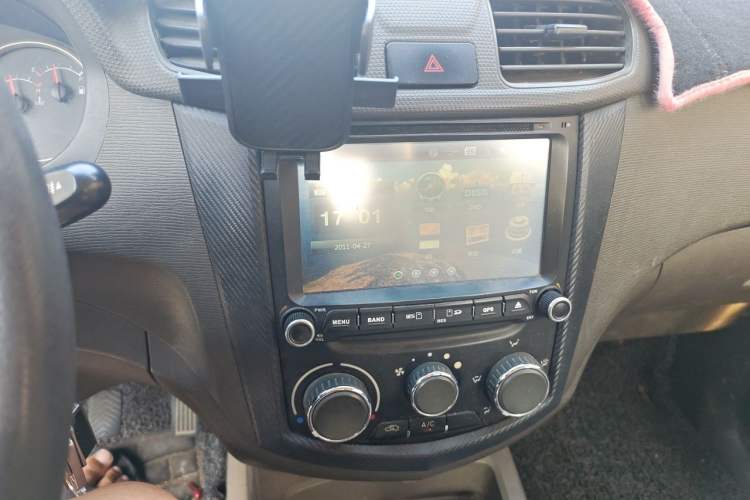 Used Wuling Hongguang 2015 1.5L S Basic Version China V Standard Audio And AC Panel