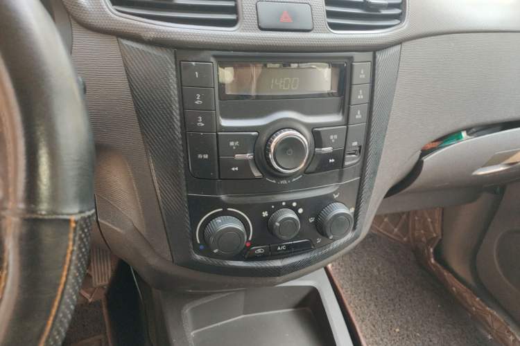 Used Wuling Hongguang 2015 1.5L S Basic Version China V Standard Audio And AC Panel