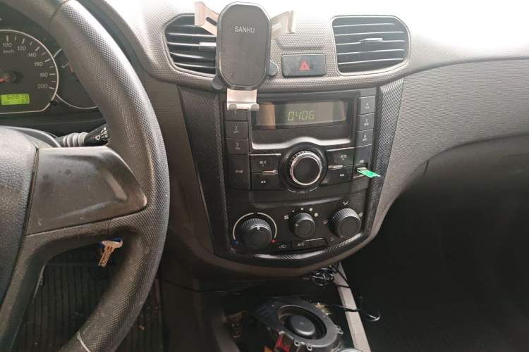 Used Wuling Hongguang 2015 1.5L S Basic Version China V Standard Audio And AC Panel