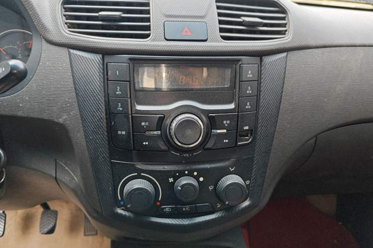 Used Wuling Hongguang 2015 1.2L S Base Model China V Standard Audio And AC Panel