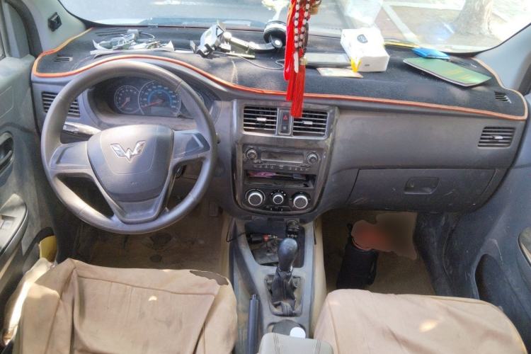 Used Wuling Hongguang 2015 1.5L S Basic Version China V Standard Center Console