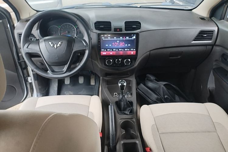 Used Wuling Hongguang 2015 1.5L S Basic Version China V Standard Center Console
