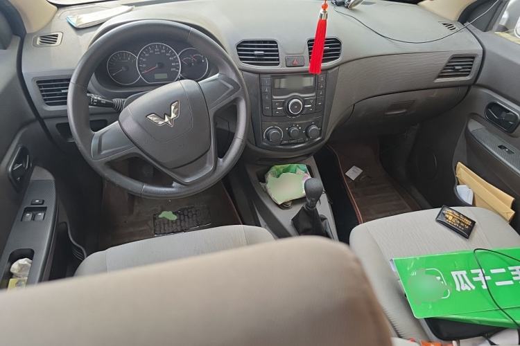 Used Wuling Hongguang 2015 1.5L S Basic Version China V Standard Center Console