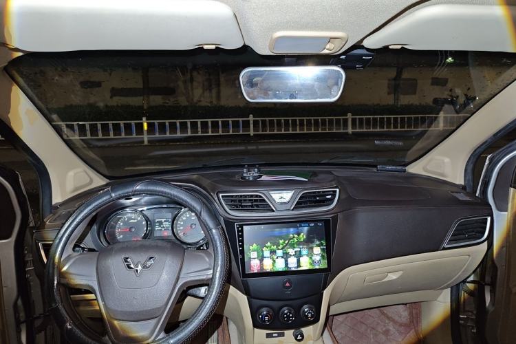 Used Wuling Hongguang 2015 1.5L S1 Standard China V-Emission Standards Center Console
