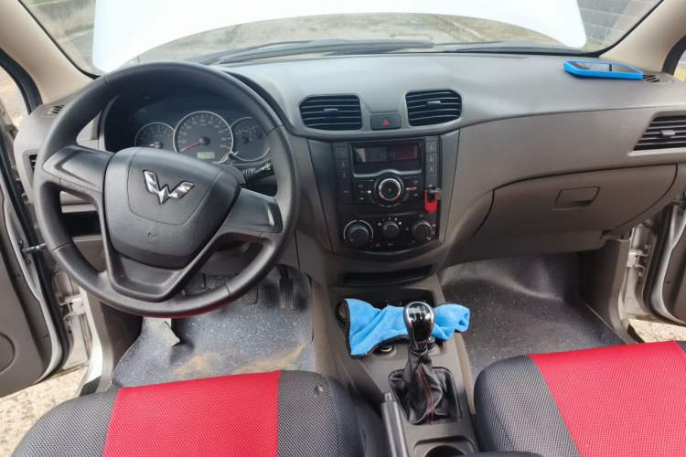 Used Wuling Hongguang 2015 1.2L S Base Model China V Standard Center Console