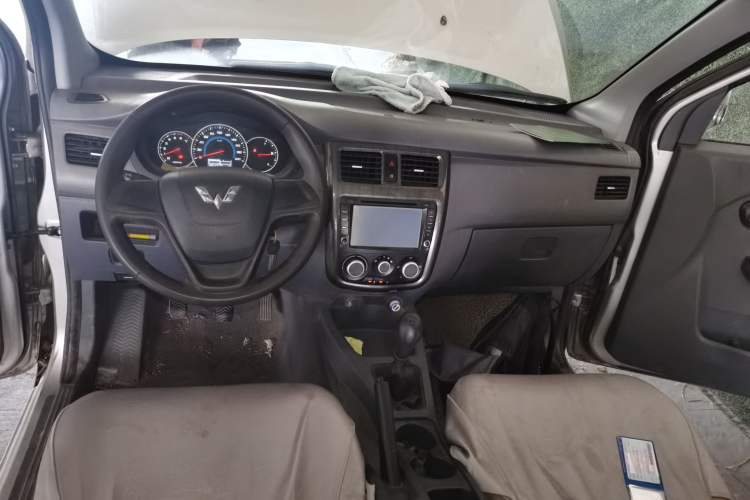 Used Wuling Hongguang 2015 1.5L S Base Model China IV Center Console