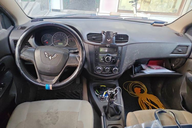 Used Wuling Hongguang 2015 1.5L S Basic Version China V Standard Center Console
