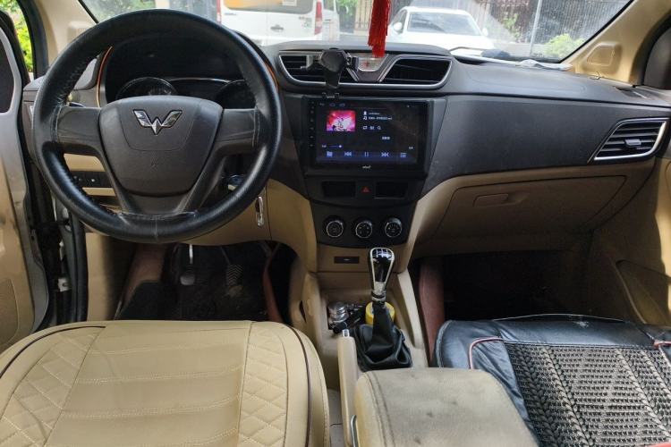 Used Wuling Hongguang 2015 1.5L S1 Standard China V-Emission Standards Center Console