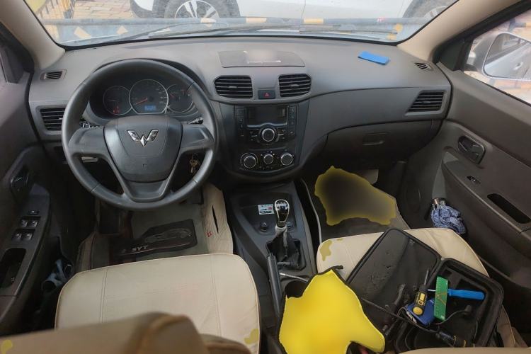 Used Wuling Hongguang 2015 1.5L S Base Model China IV Center Console