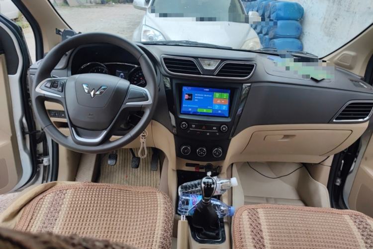 Used Wuling Hongguang 2015 1.5L S1 Comfort China V Standard Center Console