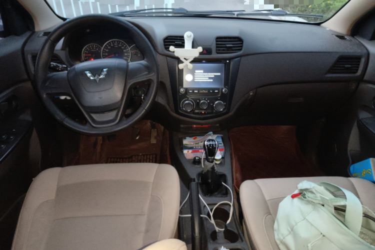 Used Wuling Hongguang 2015 1.5L S Base Model China IV Center Console