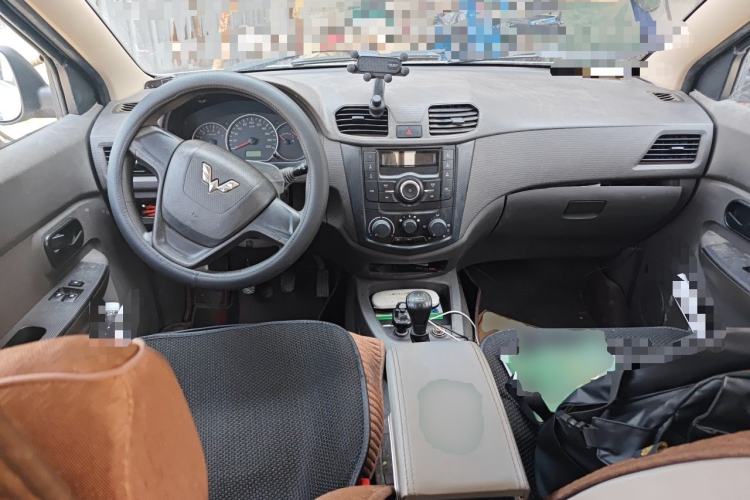 Used Wuling Hongguang 2015 1.5L S Base Model China IV Center Console
