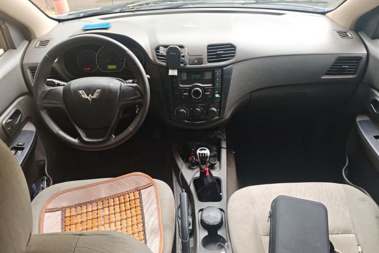 Used Wuling Hongguang 2015 1.5L S Basic Version China V Standard Center Console