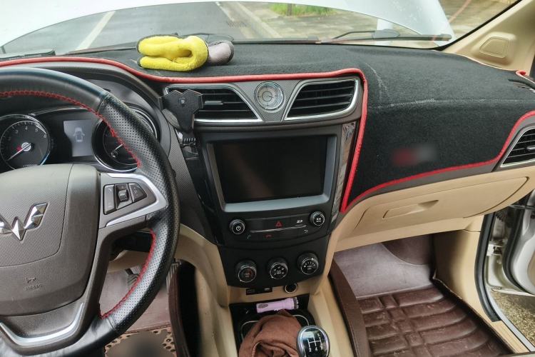 Used Wuling Hongguang 2015 1.5L S1 Luxury National Emission Standard V Center Console