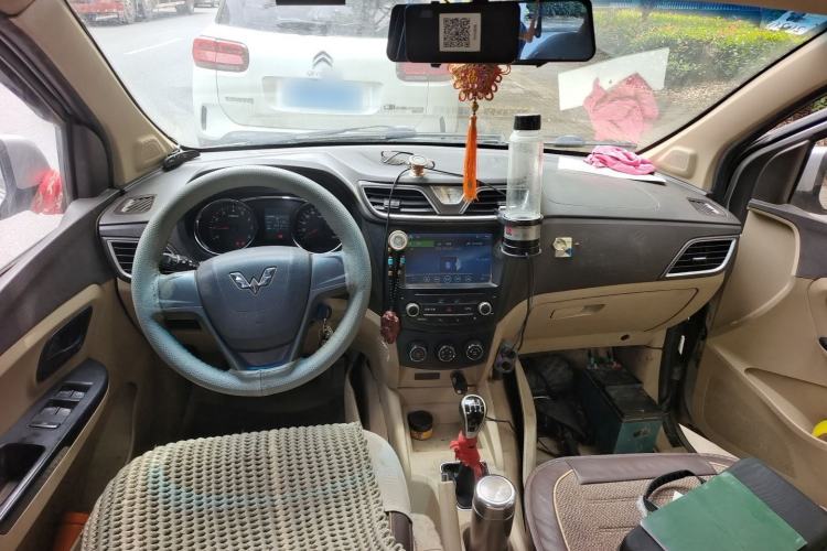 Used Wuling Hongguang 2015 1.5L S1 Standard China V-Emission Standards Center Console