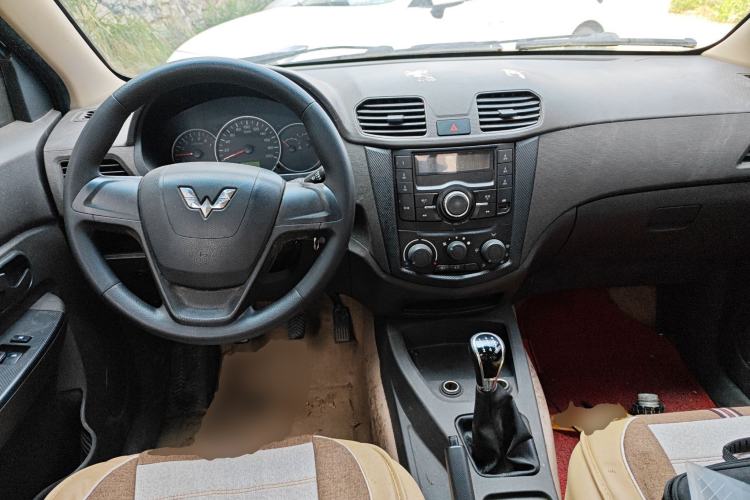 Used Wuling Hongguang 2015 1.2L S Base Model China V Standard Center Console