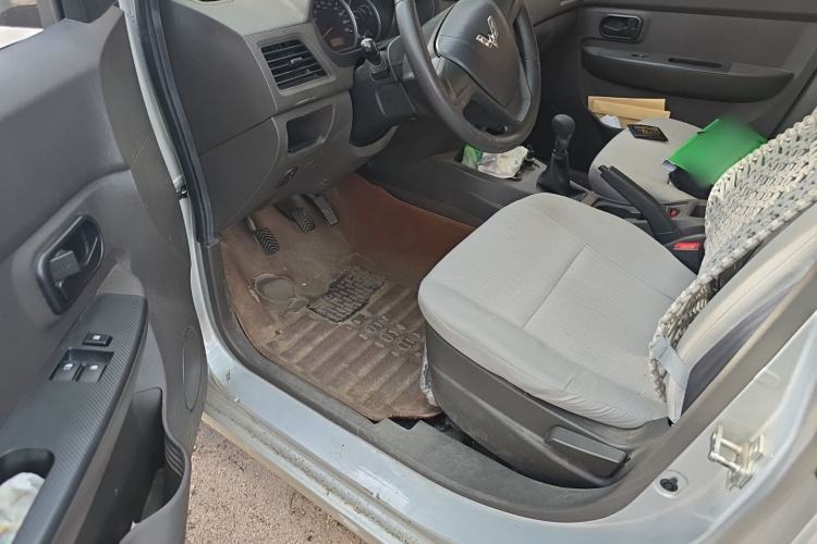 Used Wuling Hongguang 2015 1.5L S Basic Version China V Standard Driver Seat
