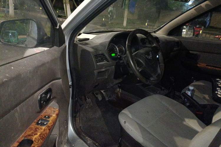 Used Wuling Hongguang 2015 1.5L S Basic Version China V Standard Driver Seat