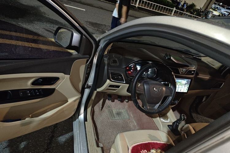 Used Wuling Hongguang 2015 1.5L S1 Standard China V-Emission Standards Driver Seat